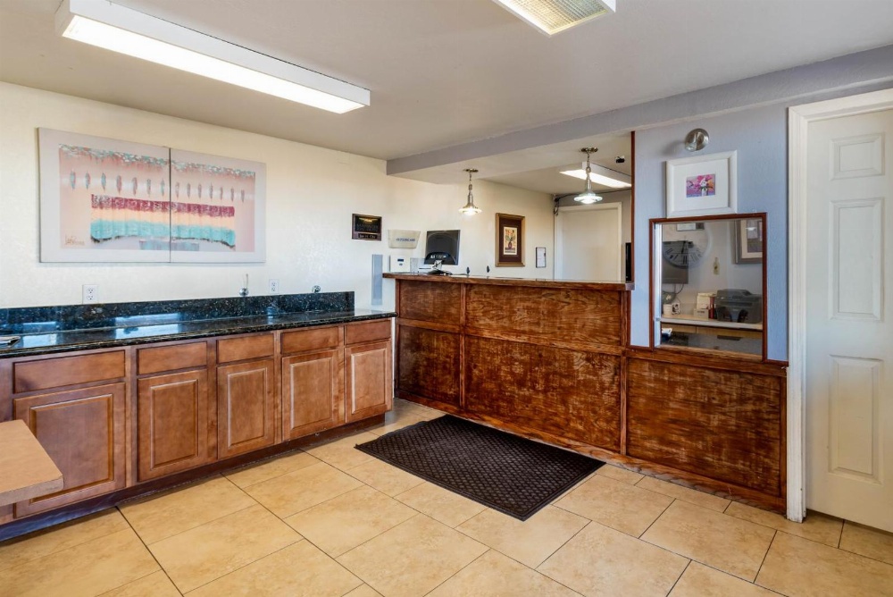 Pueblo Inn Main image