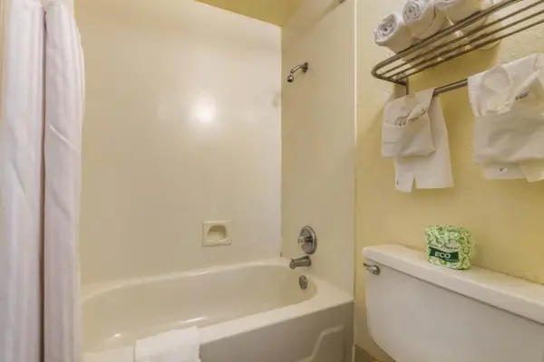 Pueblo Inn 5