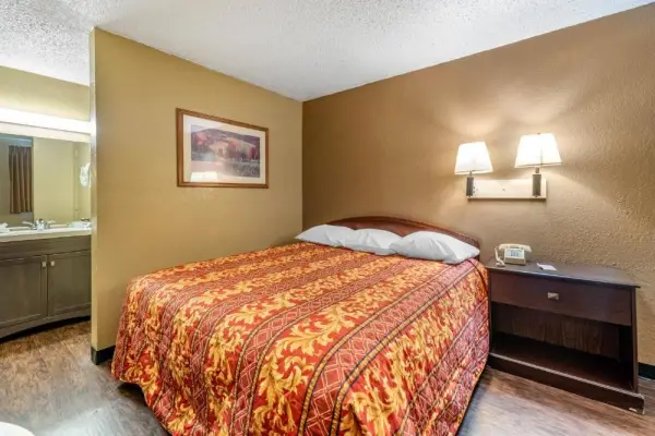 Pueblo Inn 7